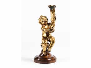 Bronzefigur eines sitzenden Putto mit Füllhorn