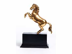 Bronzefigur eines springenden Pferdes