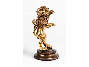 Bronzefigur eines stehenden Löwen