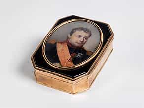 Elegante Golddose mit Miniaturportrait Napoleons