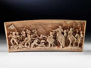Elfenbein-Bildreliefplatte mit Darstellung einer Kriegsszene des 17. Jahrhunderts mit Reitern, Kanone und Landsknechten