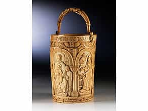 Elfenbein-Situla mit Bügelhenkel und Reliefdarstellung der thronenden Maria sowie der vier Evangelisten