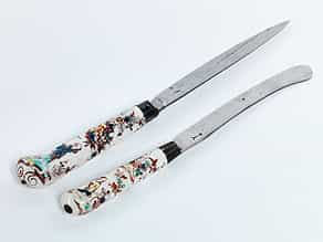 Zwei Messer mit Porzellangriffen und Chinoiserie-Dekor