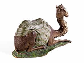 Geschnitztes und farbig gefasstes Kamel