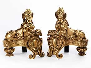 Paar äußerst elegante Kaminböcke in feuervergoldeter Bronze