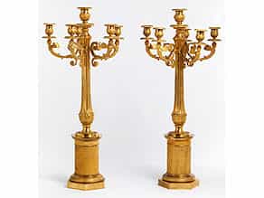 Paar große Tischkandelaber in Bronze und Feuervergoldung