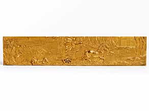Vergoldete Reliefplatte mit antiker Kampfdarstellung