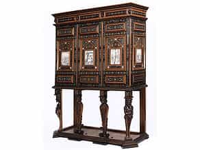 Kabinettschrank im Renaissance-Stil