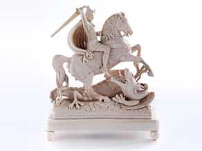 Elfenbein-Schnitzfigur eines den Drachen tötenden Heiligen Georg zu Pferd
