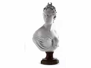 Büste der Jagdgöttin Diana in Biskuitporzellan nach Marmor-Original von Houdon (1741 - 1828) in Versailles