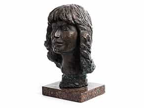 Portraitkopf einer jungen Frau in Bronze
