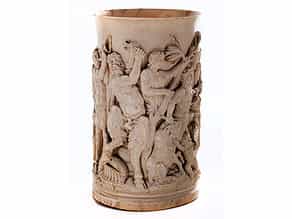 Elfenbein-Zylindervase mit Reliefschnitzerei: Antiker Götterreigen