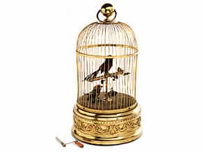 Vergoldeter Vogelkäfig mit künstlichen Vögeln und Singspielautomat