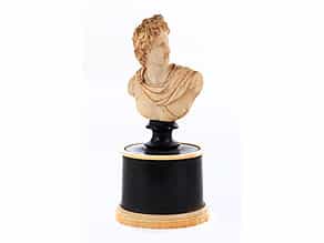 Elfenbein-Schnitzbüste der antiken Figur des „Apollo von Belvedere“