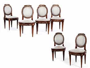 Sechs Stühle