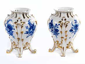 Paar Meissener Porzellan-Potpourri-Vasen