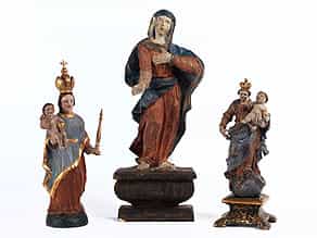 Drei geschnitzte Marienfiguren