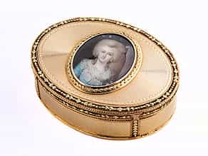 Ovale Golddose mit Miniaturportrait einer jungen Dame