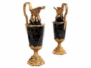 † Paar Kamin-Prunkvasen in Marmor und vergoldeter Bronze