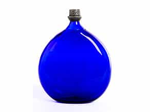 Blaue Schnapsflasche