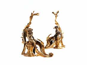Paar figürlich gestaltete Kaminböcke in Bronze, feuervergoldet