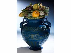 Bedeutende museale Keramikvase mit Fruchtgebinde aus der Werkstatt von Giovanni della Robbia