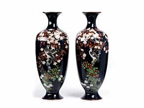 Paar asiatische Cloisonné-Vasen