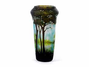 Vase mit Seenlandschaft