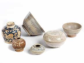  Konvolut von sechs thailändischen Keramiken