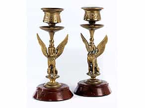 † Paar kleine, klassizistische Tischleuchter in Bronze mit Marmorsockel