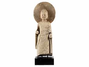 Stehender Buddha mit Nimbus