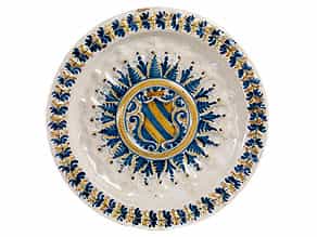 Große Majolika-Platte mit Wappen