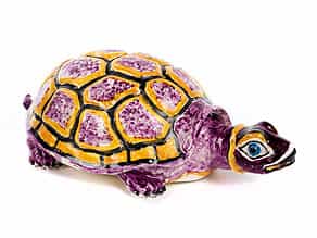 Seltene Fayence-Deckeldose in Gestalt einer Schildkröte
