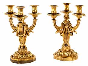  Paar dreiflammige Tischkandelaber in vergoldeter Bronze
