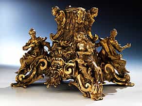 Außergewöhnliche Bronze-Basis mit den Kardinaltugenden