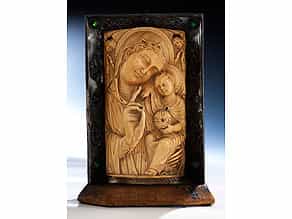  Elfenbein-Hochrelief mit Darstellung der Maria mit dem Kind
