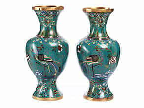  Paar Cloisonné-Vasen