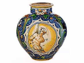 Majolika-Vase mit Heiligem Sebastian