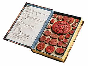Sammlung von antiken Kameenabgüssen (Daktyliothek) in Buchform