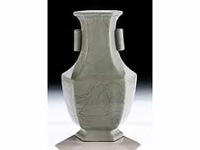 Zweihenklige Vase