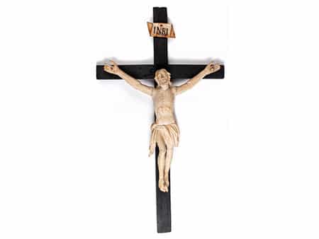  Holzkreuz mit geschnitztem Corpus Christi