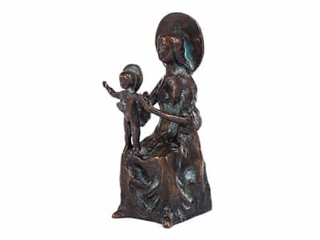  Bronzefigur einer Maria mit dem segnenden Jesuskind