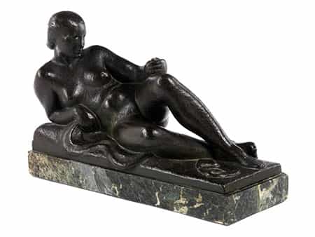  Art Déco-Bronzefigur eines liegenden Frauenakts