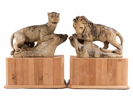 Paar imposante Löwen-Skulpturen