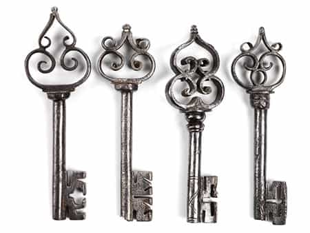  Konvolut von vier Schlüsseln