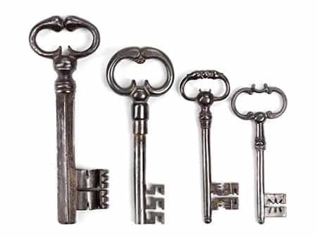  Konvolut von vier Schlüsseln