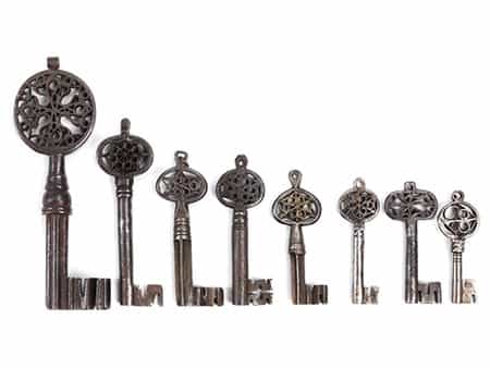 Konvolut von acht Schlüsseln
