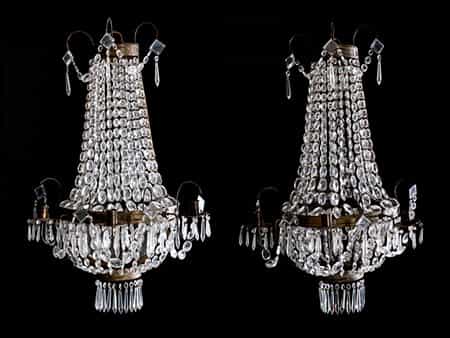  Paar elegante Louis XVI-Spiegelappliken mit Kristallglas-Behang