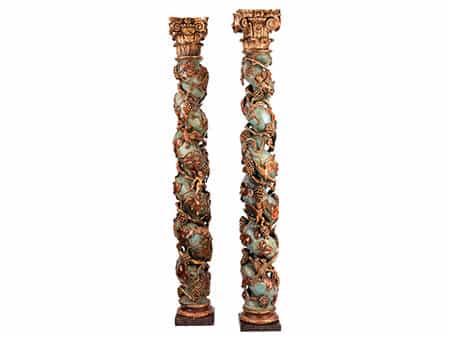  Paar imposante, gedrehte Säulen 