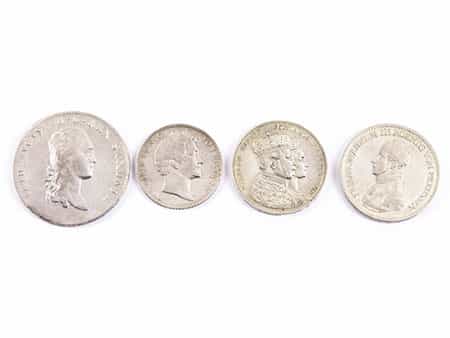  Vier Münzen